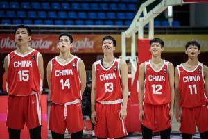 媒体人：中国U16男篮上半场破联防做得不好 他们下半场适应了防守