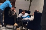 前国米中场布罗佐维奇造访那不勒斯训练营，与前主帅孔蒂重聚